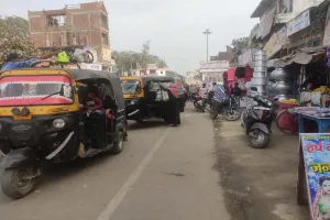 अमेठी: डग्गामार वाहनों का अड्डा बना पुलिस बूथ, राजस्व को लगा रहे हैं लाखों चूना