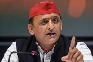 पूर्वांचल एक्सप्रेस-वे पर तनातनी, अखिलेश ने गुणवत्ता पर उठाया सवाल