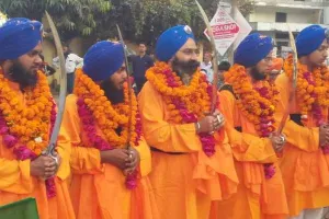 रायबरेली: प्रकाश पर्व पर निकली शोभायात्रा, वाहे गुरुजी की उठी गूंज