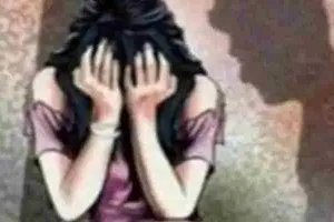 लखनऊ: सचिवालय में अनु सचिव ने महिला कर्मी से की जबरदस्ती, जानें मामला