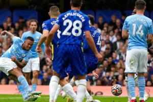 प्रीमियर लीग फुटबॉल टूर्नामेंट: मैनचेस्टर सिटी ने यूनाइटेड को हराया, चेल्सी को बार्नेले ने ड्रा पर रोका