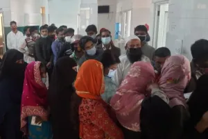 मुरादाबाद: राशन नहीं मिला तो कोविड टीकाकरण के लिए लाइन में लगे…