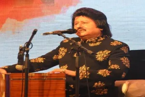 लखनऊ: हुनर हाट के आखिरी दिन पंकज उधास ने अपनी गजलों से बांधा समां