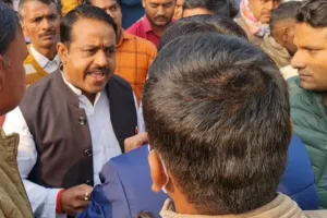 पीलीभीत: एएसपी-एसडीएम से बोले पूर्व मंत्री- सीओ-कोतवाल रेप कराएं, फिर जबरन शव फुकवाएं, ईश्वर सब कुछ देख रहा है, क्या आपके नहीं हैं बेटियां