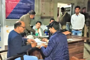 रामपुर: दुष्कर्म पीड़िता से बीस हजार की रिश्वत लेते हुए दरोगा को एंटी करप्शन टीम ने पकड़ा