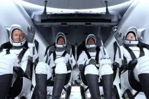 स्पेसएक्स ने चार यात्रियों को अंतरराष्ट्रीय अंतरिक्ष स्टेशन के लिए किया रवाना