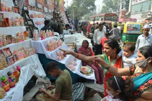 बरेली: लक्ष्मी, गणेश की मूर्तियां भी 40 फीसदी महंगी