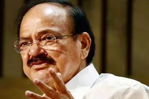 बिगड़ती वायु गुणवत्ता को लेकर उपराष्ट्रपति ने जताई चिंता, कार्बन उत्सर्जन कम करने का किया आह्वान