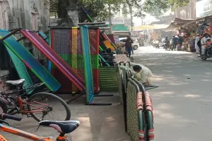 ट्रैफिक प्लान चौपट : रामपुर में फुटपाथ पर अतिक्रमण, बाजार में जाम जैसे हालात