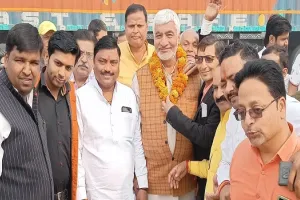 अमरोहा : भाजपा प्रदेश प्रवक्ता का फूल माला पहनाकर किया गया स्वागत।