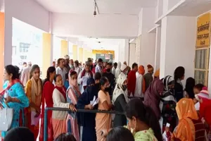 मुरादाबाद : जिला अस्पताल में मरीजों की भीड़, अब तक एक हजार से अधिक ने लिया परामर्श