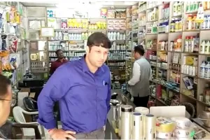 रामपुर : डीएम ने खाद और बीज की दुकानों पर मारे छापे, हड़कंप