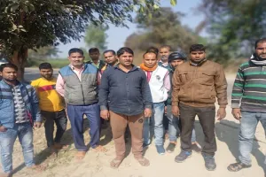 मुरादाबाद : पेड़ पर दुपट्टे से लटका मिला छात्रा का शव