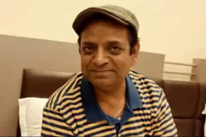 गाँठ मन की यहाँ खोलता कौन है…