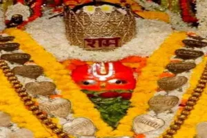 अयोध्या: तिजोरी से निकले गहनों से हुआ हनुमान जी का भव्य श्रृंगार