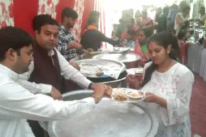 हल्द्वानी: अन्नकूट पर्व पर लगे भंडारे, श्रद्धालुओं ने ग्रहण किया प्रसाद