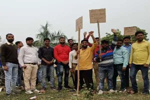 बाराबंकी में मीटर रीडरों ने किया प्रदर्शन, सरकार से की ये मांग