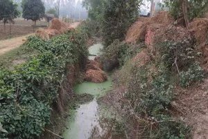 अयोध्या: माइनर सफाई में ठेकेदार लिख रहे सरकारी धन के बर्बादी की इबारत..जानें ऐसा क्यों?