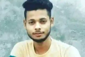 Altaf Death Case: मां बोली- पुलिस ने मेरा बेटा छीन लिया, पिता ने बदहवासी में अंगूठा लगवाने का लगाया आरोप, राजनैतिक पार्टियां पहुंच रही घर