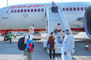 Covid-19 New Variant: विदेश से आने वालों को देनी होगी पिछले दो हफ्तों की ट्रैवल हिस्ट्री