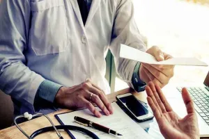 बरेली: 12 बजे तक खुली रही ओपीडी, इमरजेंसी में लगी रही भीड़