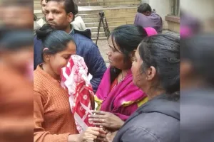 कमला नेहरू अस्पताल आग: रात की चीख-पुकार सिसकियों में बदली, परिजनों ने लगाया साजिश के तहत आग लगने का आरोप