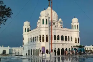 भाजपा की पंजाब इकाई के नेता करतारपुर साहिब गुरुद्वारे के लिए रवाना हुए