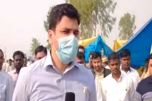 जिलाधिकारी ने गंगा स्नान मेले में घाट तक जाने वाले मार्गों को ठीक कराने के दिए निर्देश