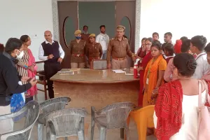 बरेली: चाइल्ड लाइन की तरफ आयोजित हुई जागरुकता रैली