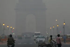 Delhi Pollution: दिल्ली में प्रदूषण की गंभीर स्थिति बरकरार, एक्यूआई पहुंचा 450 के पार