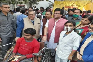 हरदोई: रेड क्रॉस सोसाइटी ने 52 दिव्यांगजनों को वितरित किए उपकरण