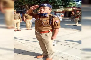 अयोध्या: पुलिस झंडा दिवस पर पुलिस महानिरीक्षक ने परिक्षेत्रीय कार्यालय में किया ध्वजारोहण