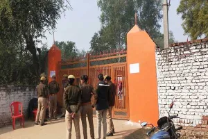 हरदोई: UPTET 2021 की परीक्षा रद्द होने पर परीक्षार्थियों ने मचाया हंगामा