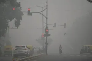 लखनऊ: पटाखों ने हवाओं में फैलाया जहर, सांस लेना हुआ मुश्किल