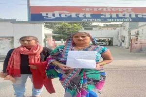 बाराबंकी: रसूखदार पट्टीदार के सितम से परेशान पीड़िता ने लगायी एसपी से न्याय की गुहार