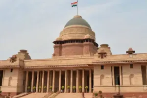 Rashtrpati Bhavan: सुरक्षा में बड़ी लापरवाही, शराब के नशे में राष्ट्रपति भवन में जबरन घुसे 2 लोग, गिरफ्तार