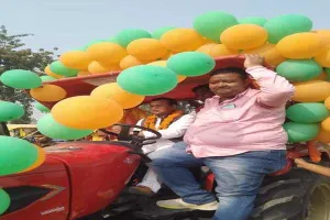 अमेठी: ट्रैक्टर रैली को राज्य मंत्री ने हरी झंडी दिखाकर किया रवाना