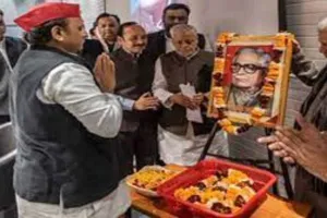 अखिलेश यादव ने दी पार्टी के पूर्व प्रदेश अध्यक्ष रामशरण दास की पुण्यतिथि पर श्रद्धांजलि