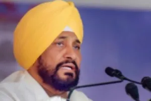 Petrol-Diesel Price: सीएम चन्नी का बड़ा ऐलान- पंजाब में पेट्रोल दस रुपये, डीजल पांच रुपये प्रति लीटर हुआ सस्ता