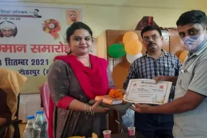 हरदोई: जिस शिक्षक को दिया सम्मान, उसी से लगाई रिश्वत की आस…जानें क्या है पूरा मामला