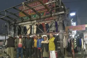 बरेली: आदर्श रोड से अवैध बस शेड न हटाने पर सड़क पर उतरे लोग