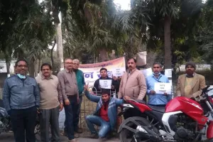 बरेली: वेतन वृद्धि की मांग, ओरिएंटल एरोमेटिक्स के कर्मचारियों ने शुरू किया मतदान अभियान