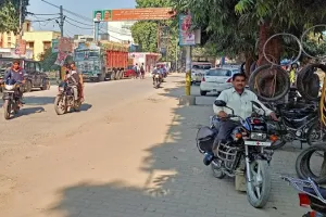 अमरोहा : सड़क सुरक्षा सप्ताह के अंतर्गत भी नहीं हो रहा नियमों का पालन