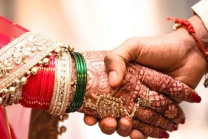 गोरखपुर: वरमाला स्टेज पर प्रेमी ने फिल्मी स्टाइल में मारी एंट्री, दुल्हन की मांग में भरा सिंदूर, जानें फिर क्या हुआ?