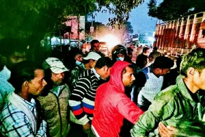 पीलीभीत: 112 पुलिस की जीप ने बाइक सवार युवकों को मारी टक्कर