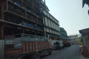 बरेली: बीएल एग्रो की जौहरपुर यूनिट में बड़ा हादसा, टैंक की सफाई करने घुसे तीन मजदूरों की मौत, एक गंभीर