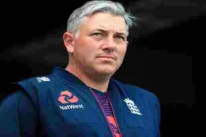 कोरोना मामलों के कारण पृथकवास पर इंग्लैंड के कोच क्रिस सिल्वरवुड, चौथे एशेज टेस्ट से बाहर