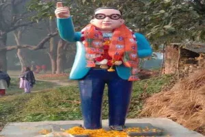 अयोध्या: कब्रिस्तान में रातों रात लगा दी आम्बेडकर की प्रतिमा, मचा हड़कंप