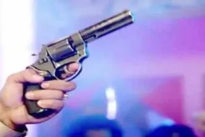 बरेली: छेड़खानी पर लड़की पक्ष के रिश्तेदार ने की फायरिंग, एक घायल