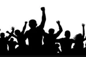 बरेली: जमीन अधिग्रहण का अभी तक नहीं मिला मुआवजा, किसानों ने पूर्व केंद्रीय मंत्री के घर का किया घेराव